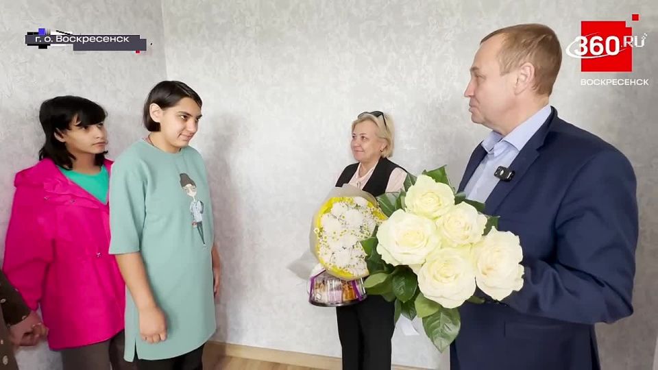 Алексей Малкин: В нашем округе стало на одного счастливого человека больше! Вчера я с огромной радостью вручил ключи от собственной квартиры Дарье