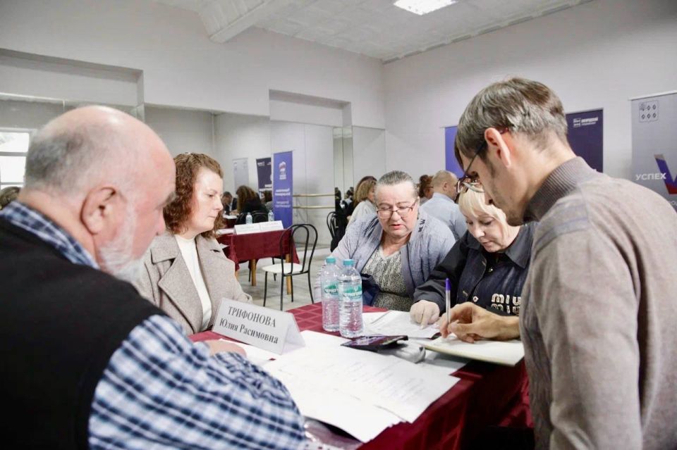 Завершили день в Электроуглях выездной администрацией на базе «Центра культуры и искусств» Завершили день в Электроуглях выездной администрацией на базе «Центра культуры и искусств»