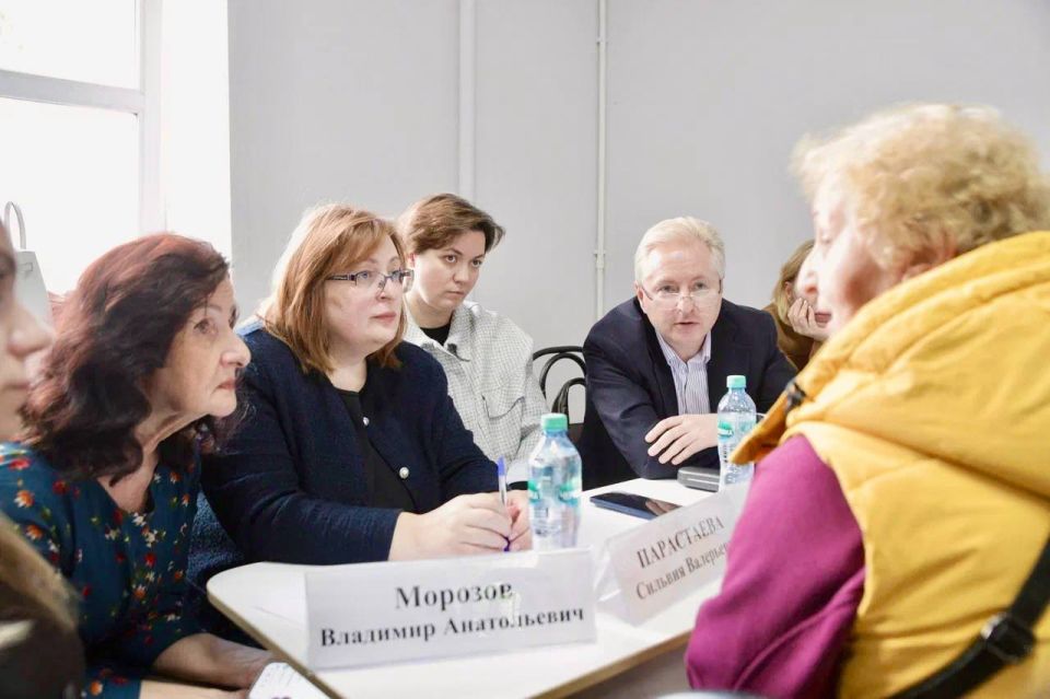 Завершили день в Электроуглях выездной администрацией на базе «Центра культуры и искусств» Завершили день в Электроуглях выездной администрацией на базе «Центра культуры и искусств»