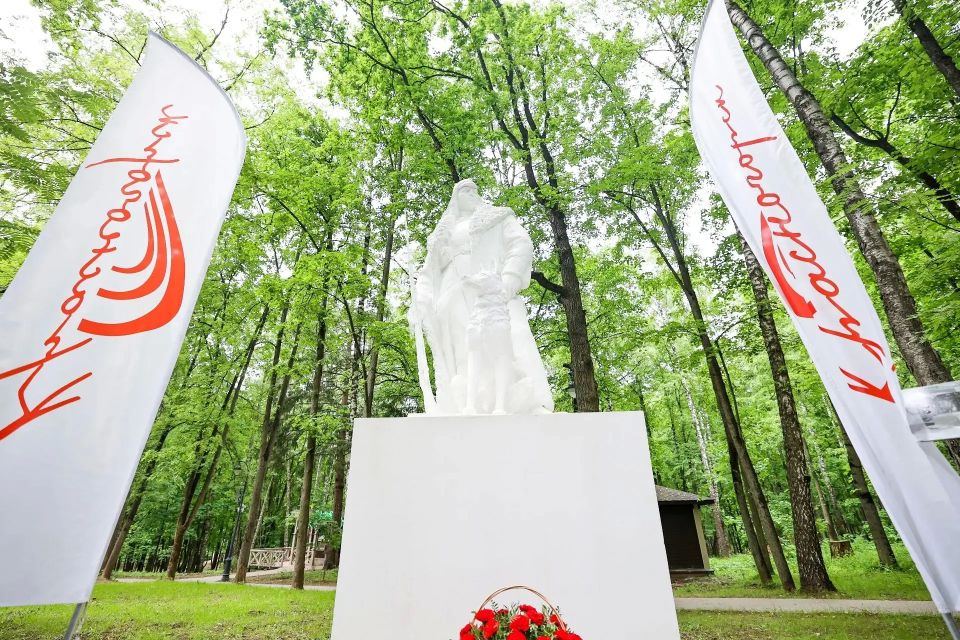 Дмитрий Волков: В нашем Городском парке поздравил с праздником красногорских пограничников – тех, кто во все времена является неприступной стеной и надежным щитом для целой страны Дмитрий Волков: В нашем Городском парке поздравил с праздником красногорских пограничников – тех, кто во все времена является неприступной стеной и надежным щитом для целой страны