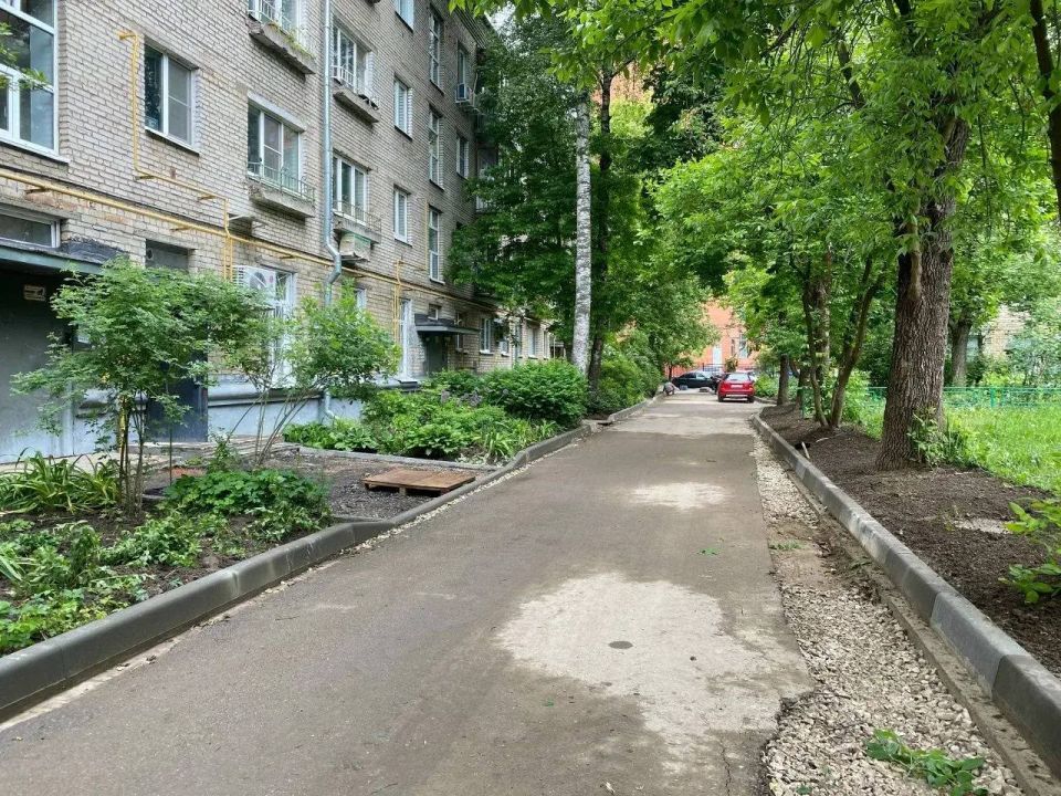 Сегодня председатель Совета депутатов округа Артём Садула и его заместитель Николай Михайлин посмотрели, как проходит комплексное благоустройство во дворе домов № 29, 29А, 31 и 33 на Московском проспекте Сегодня председатель Совета депутатов округа Артём Садула и его заместитель Николай Михайлин посмотрели, как проходит комплексное благоустройство во дворе домов № 29, 29А, 31 и 33 на Московском проспекте
