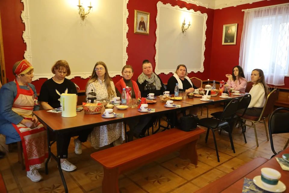 Медицинские работники продолжают знакомиться со святынями Серпухова Медицинские работники продолжают знакомиться со святынями Серпухова