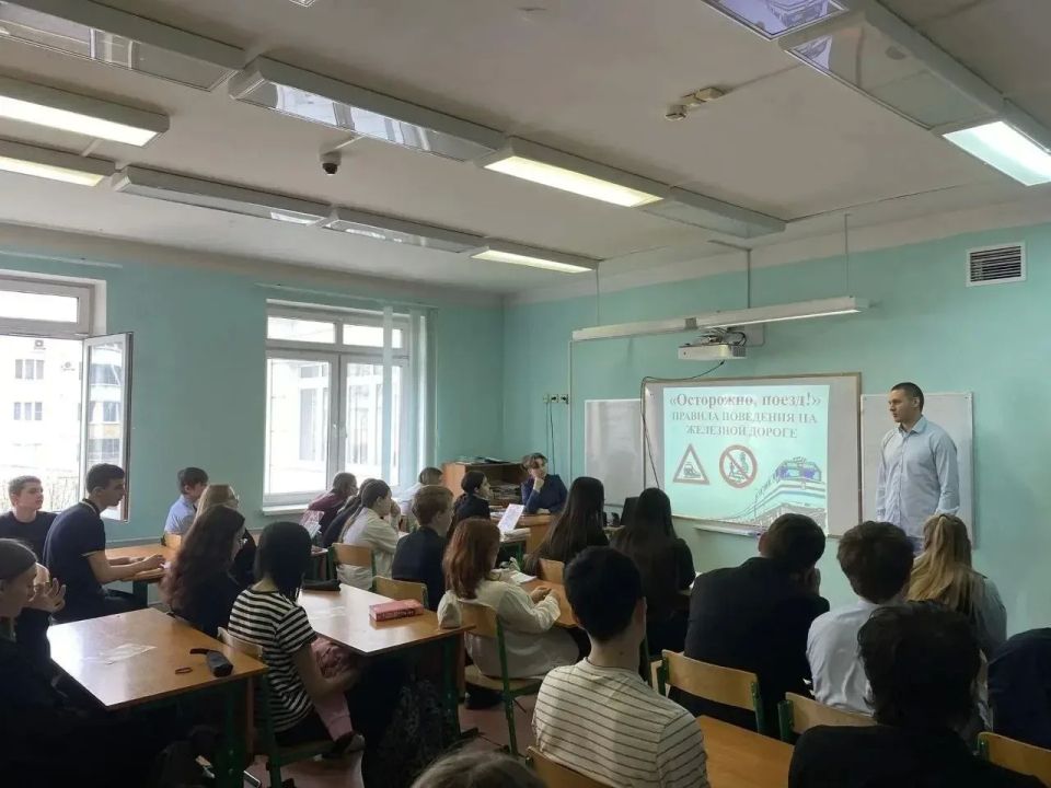 Школьникам Люберец напомнили о правилах поведения на железной дороге
