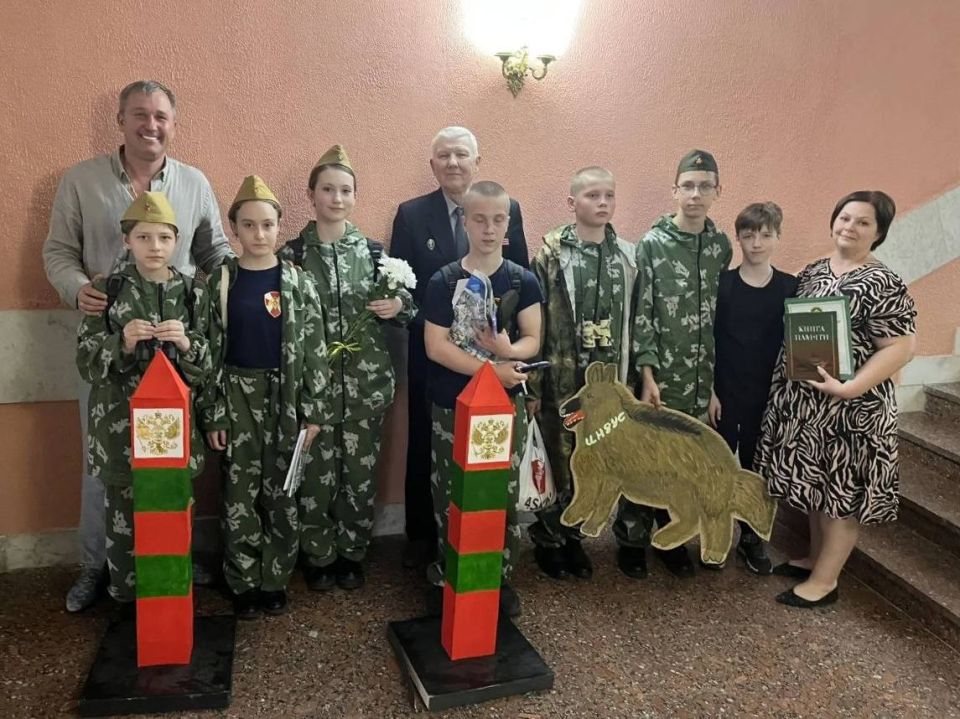 Подольские кадеты поздравили защитников рубежей нашей Родины в музее пограничных войск ФСБ России Подольские кадеты поздравили защитников рубежей нашей Родины в музее пограничных войск ФСБ России