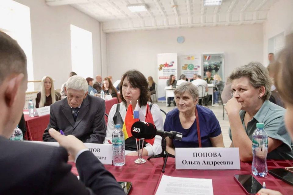 Завершили день в Электроуглях выездной администрацией на базе «Центра культуры и искусств» Завершили день в Электроуглях выездной администрацией на базе «Центра культуры и искусств»