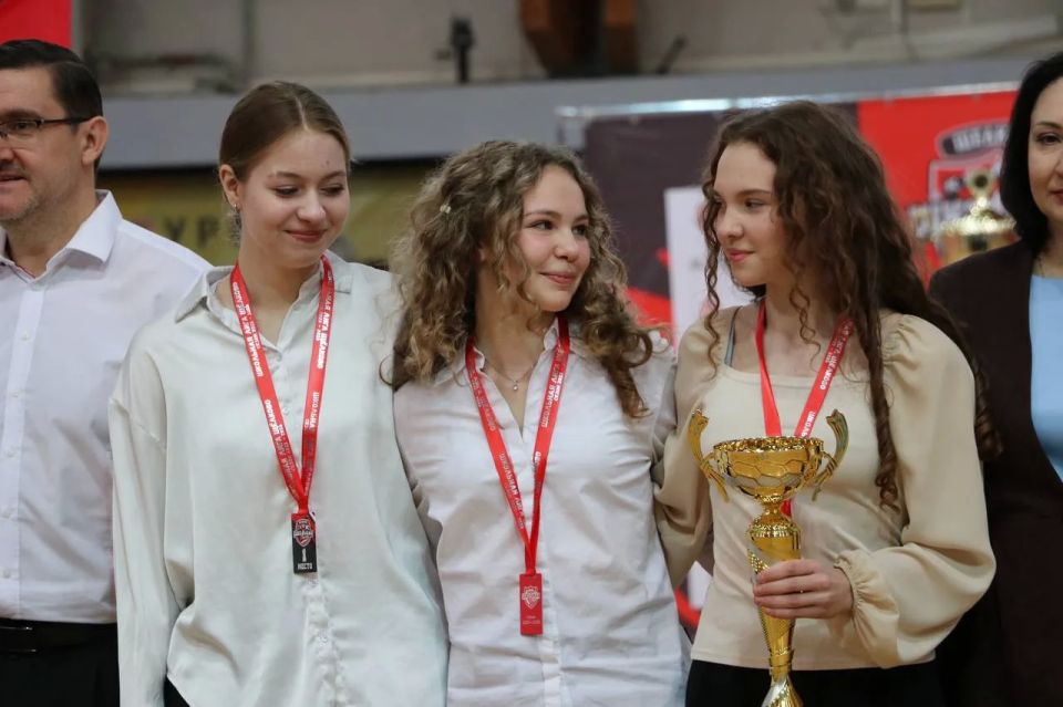 Хоть сезон «Школьной лиги» уже завершился, мы всё равно продолжаем вспоминать, как это было ярко и классно Хоть сезон «Школьной лиги» уже завершился, мы всё равно продолжаем вспоминать, как это было ярко и классно