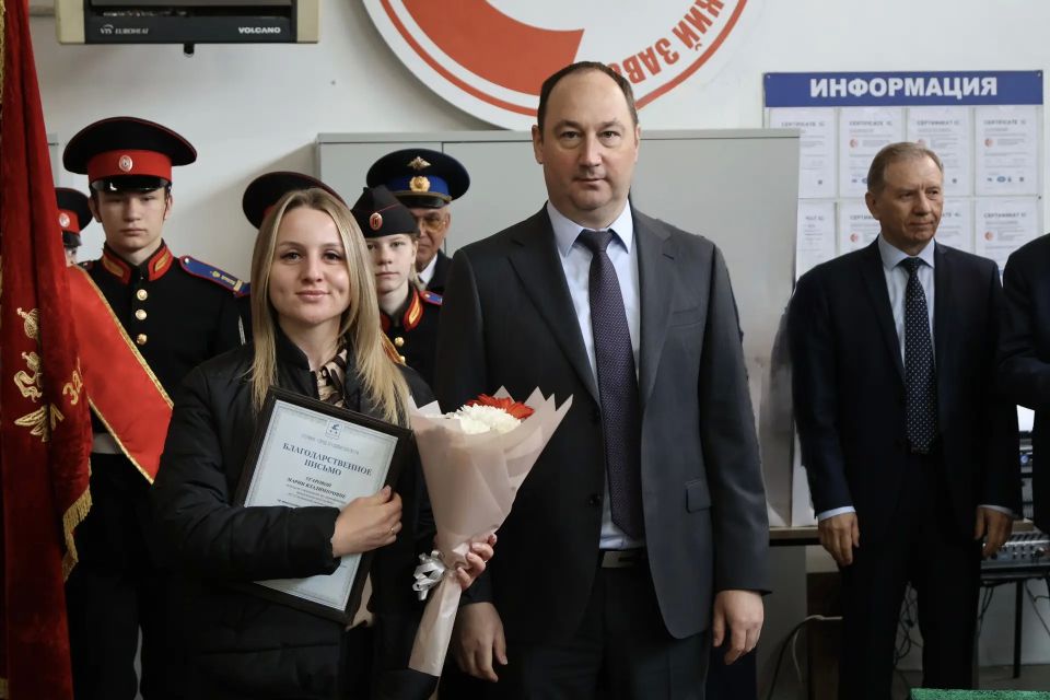 Сергей Мужальских: В преддверии Дня химика поздравил коллектив Ступинского химического завода Сергей Мужальских: В преддверии Дня химика поздравил коллектив Ступинского химического завода