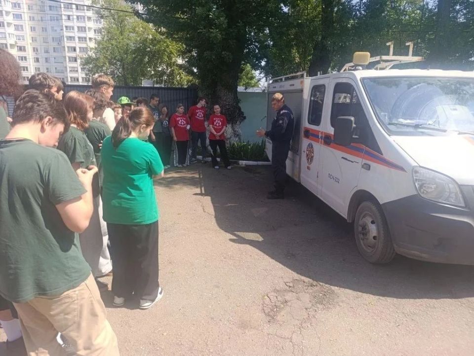 Спасатели провели занятие для воспитанников реабилитационного центра Люберец