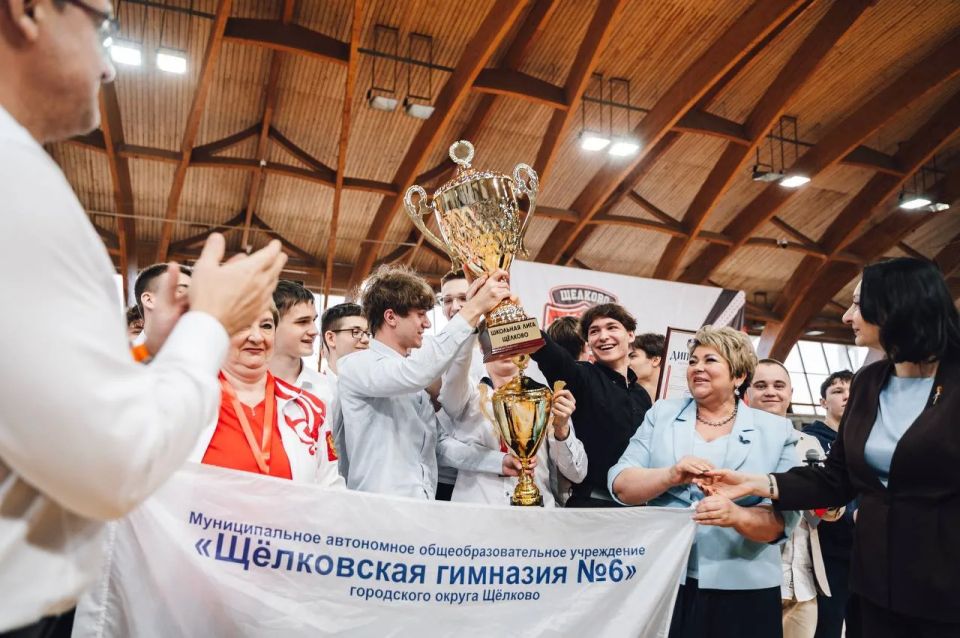 Хоть сезон «Школьной лиги» уже завершился, мы всё равно продолжаем вспоминать, как это было ярко и классно Хоть сезон «Школьной лиги» уже завершился, мы всё равно продолжаем вспоминать, как это было ярко и классно