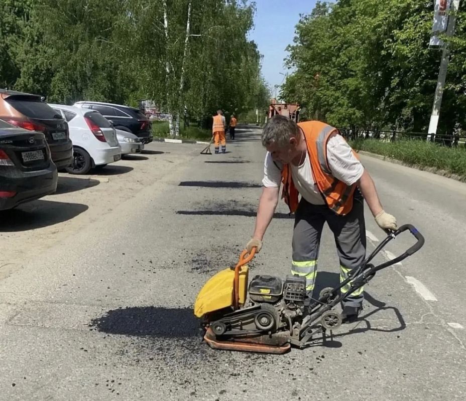 В городском округе Воскресенск сотрудники МБУ «Благоустройство и озеленение» выполнили ямочный ремонт на улице Новлянской, а также в микрорайоне Цемгигант на улице Пролетарской В городском округе Воскресенск сотрудники МБУ «Благоустройство и озеленение» выполнили ямочный ремонт на улице Новлянской, а также в микрорайоне Цемгигант на улице Пролетарской