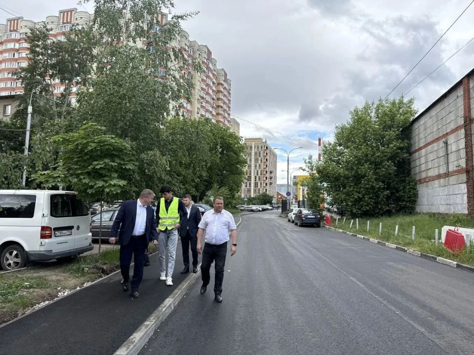 На 1-м Лермонтовском проезде в Люберцах завершили укладку нового асфальта На 1-м Лермонтовском проезде в Люберцах завершили укладку нового асфальта