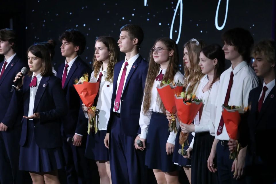 Сегодня, 29 мая, принял участие в празднике Последнего звонка в Физтех-лицее им. П.Л. Капицы Сегодня, 29 мая, принял участие в празднике Последнего звонка в Физтех-лицее им. П.Л. Капицы