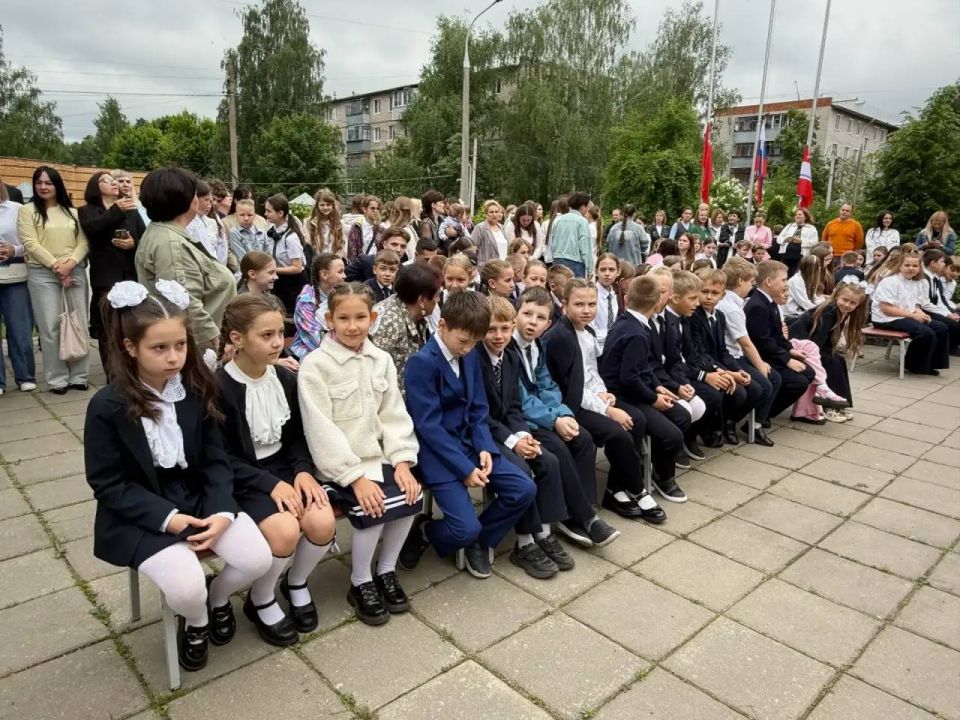 Учеба позади, а впереди — три месяца ярких и долгожданных летних каникул Учеба позади, а впереди — три месяца ярких и долгожданных летних каникул