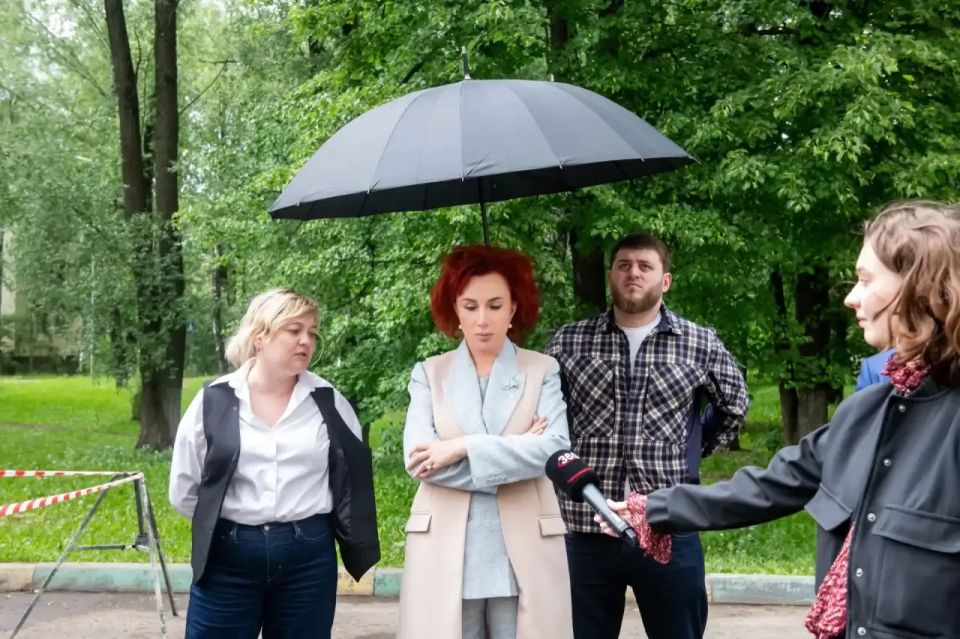 Татьяна Витушева: Осмотрела ход технических работ в подъезде жилого дома в Дедовске, который в ночь с 16 на 17 мая получил повреждения в результате отражения атаки БПЛА Татьяна Витушева: Осмотрела ход технических работ в подъезде жилого дома в Дедовске, который в ночь с 16 на 17 мая получил повреждения в результате отражения атаки БПЛА