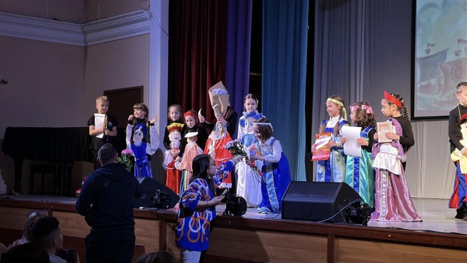 В Доме культуры «Пушкино» состоялся отчётный концерт младших групп детской театральной студии «Гримёрка» В Доме культуры «Пушкино» состоялся отчётный концерт младших групп детской театральной студии «Гримёрка»
