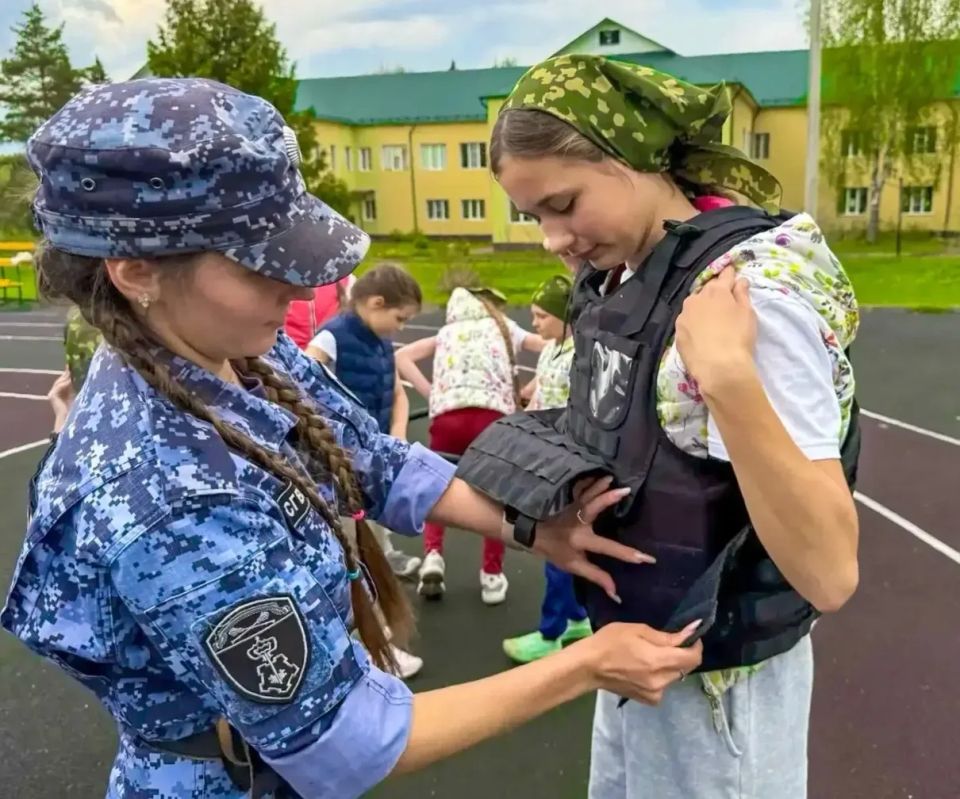 Росгвардейцы провели военно-патриотическую игру «Зарница» в Подмосковье Росгвардейцы провели военно-патриотическую игру «Зарница» в Подмосковье