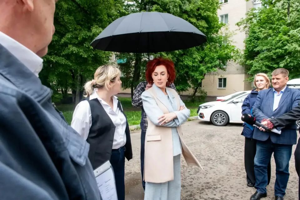Татьяна Витушева: Осмотрела ход технических работ в подъезде жилого дома в Дедовске, который в ночь с 16 на 17 мая получил повреждения в результате отражения атаки БПЛА Татьяна Витушева: Осмотрела ход технических работ в подъезде жилого дома в Дедовске, который в ночь с 16 на 17 мая получил повреждения в результате отражения атаки БПЛА