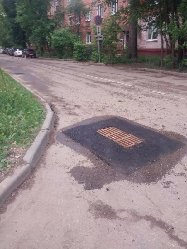 В городе продолжаются ремонтные работы по восстановлению дорожного полотна В городе продолжаются ремонтные работы по восстановлению дорожного полотна