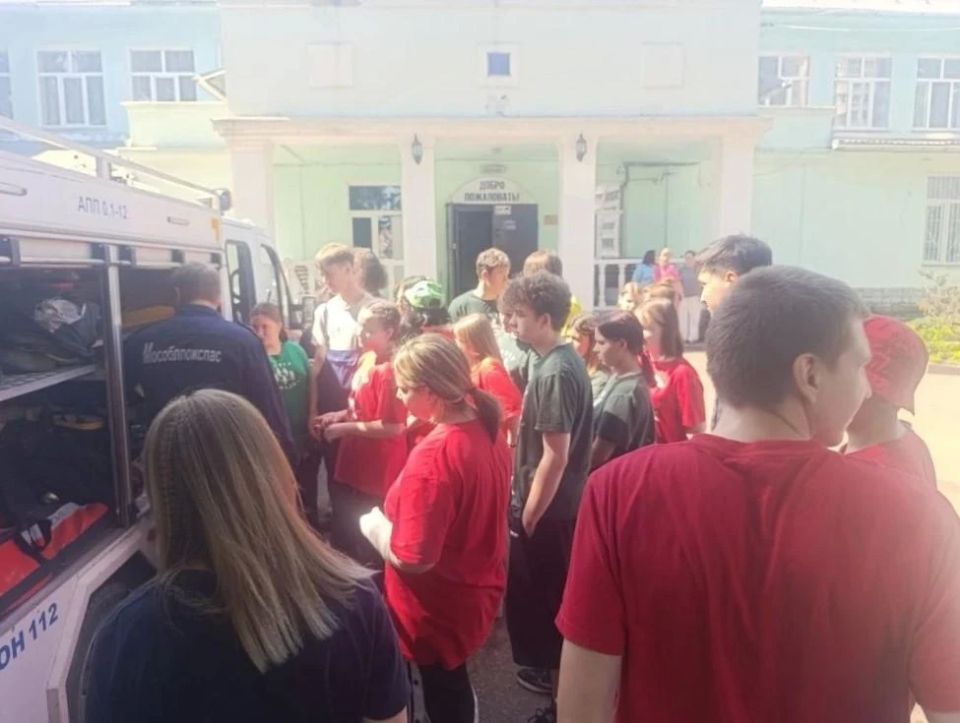 Спасатели провели занятие для воспитанников реабилитационного центра Люберец Спасатели провели занятие для воспитанников реабилитационного центра Люберец