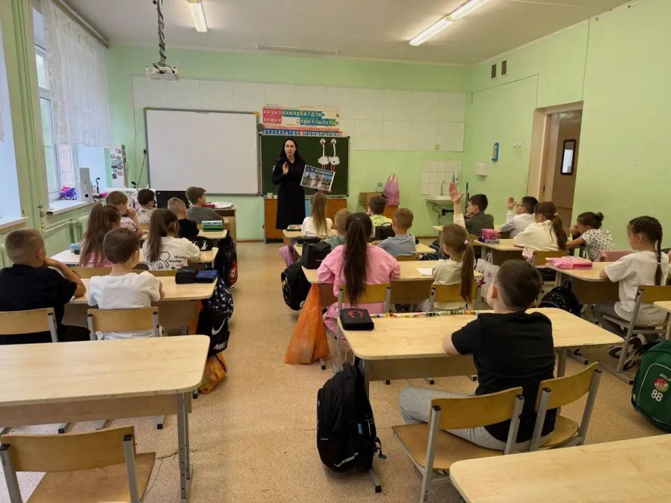 Учеба позади, а впереди — три месяца ярких и долгожданных летних каникул Учеба позади, а впереди — три месяца ярких и долгожданных летних каникул