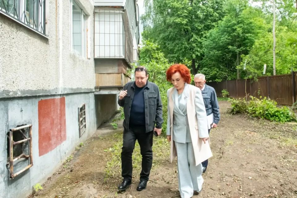Татьяна Витушева: Осмотрела ход технических работ в подъезде жилого дома в Дедовске, который в ночь с 16 на 17 мая получил повреждения в результате отражения атаки БПЛА Татьяна Витушева: Осмотрела ход технических работ в подъезде жилого дома в Дедовске, который в ночь с 16 на 17 мая получил повреждения в результате отражения атаки БПЛА