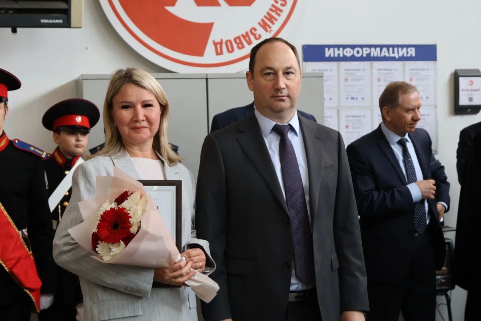 Сергей Мужальских: В преддверии Дня химика поздравил коллектив Ступинского химического завода Сергей Мужальских: В преддверии Дня химика поздравил коллектив Ступинского химического завода