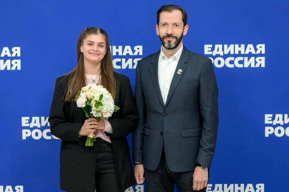 В Подольске одиннадцать новых членов пополнили ряды «Единой России» В Подольске одиннадцать новых членов пополнили ряды «Единой России»