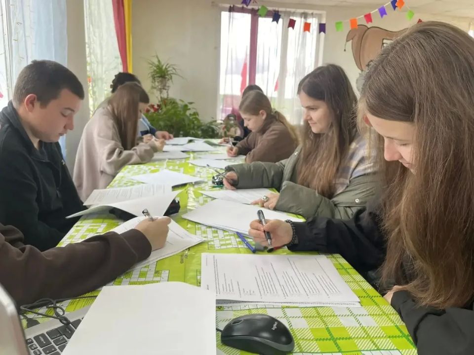 В деревне Старые Кузьменки на ферме «Русский страус» прошел «Агродиктант» В деревне Старые Кузьменки на ферме «Русский страус» прошел «Агродиктант»