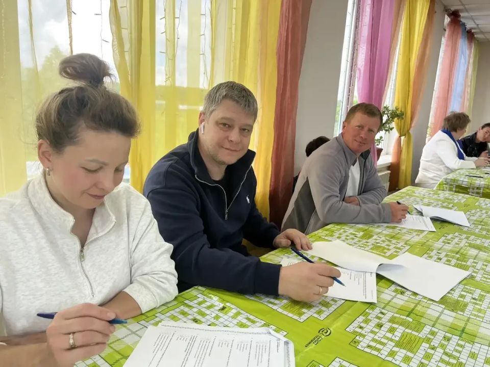 В деревне Старые Кузьменки на ферме «Русский страус» прошел «Агродиктант» В деревне Старые Кузьменки на ферме «Русский страус» прошел «Агродиктант»
