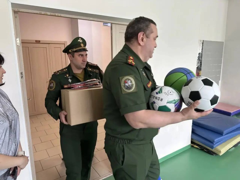 Офицеры военного следственного управления СК России по Московскому военному округу провели благотворительные акции ко Дню защиты детей Офицеры военного следственного управления СК России по Московскому военному округу провели благотворительные акции ко Дню защиты детей