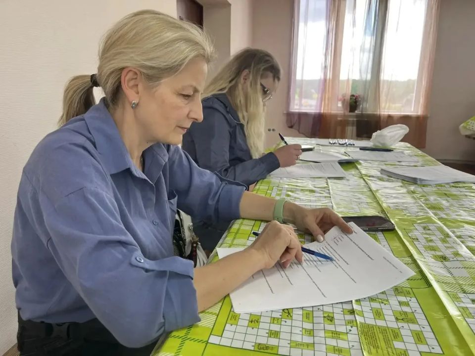 В деревне Старые Кузьменки на ферме «Русский страус» прошел «Агродиктант» В деревне Старые Кузьменки на ферме «Русский страус» прошел «Агродиктант»