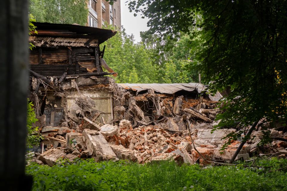 Здание бывшей столовой снесли в Люберцах Здание бывшей столовой снесли в Люберцах