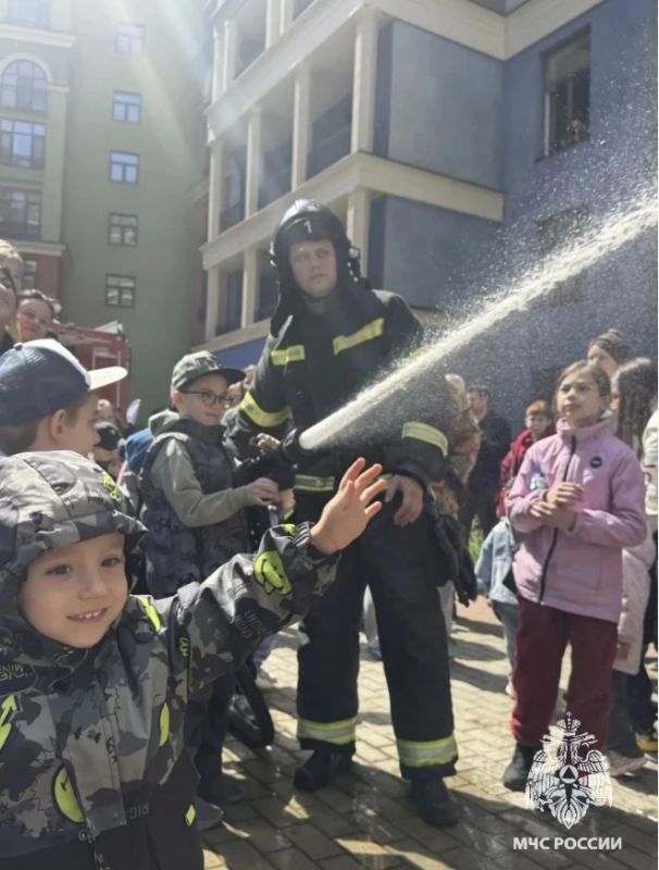 Безопасность - детям: в Химках прошел настоящий урок безопасности для юных жителей Безопасность - детям: в Химках прошел настоящий урок безопасности для юных жителей