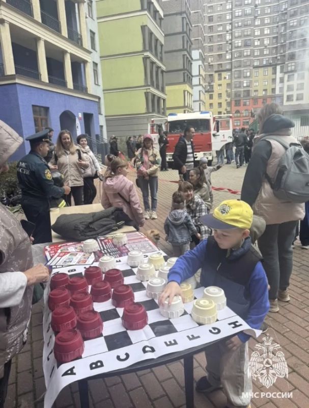 Безопасность - детям: в Химках прошел настоящий урок безопасности для юных жителей Безопасность - детям: в Химках прошел настоящий урок безопасности для юных жителей
