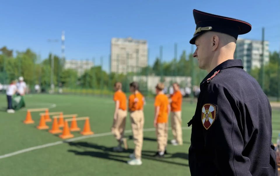 Росгвардейцы организовали военно-патриотическую игру «Зарница» в Подмосковье Росгвардейцы организовали военно-патриотическую игру «Зарница» в Подмосковье