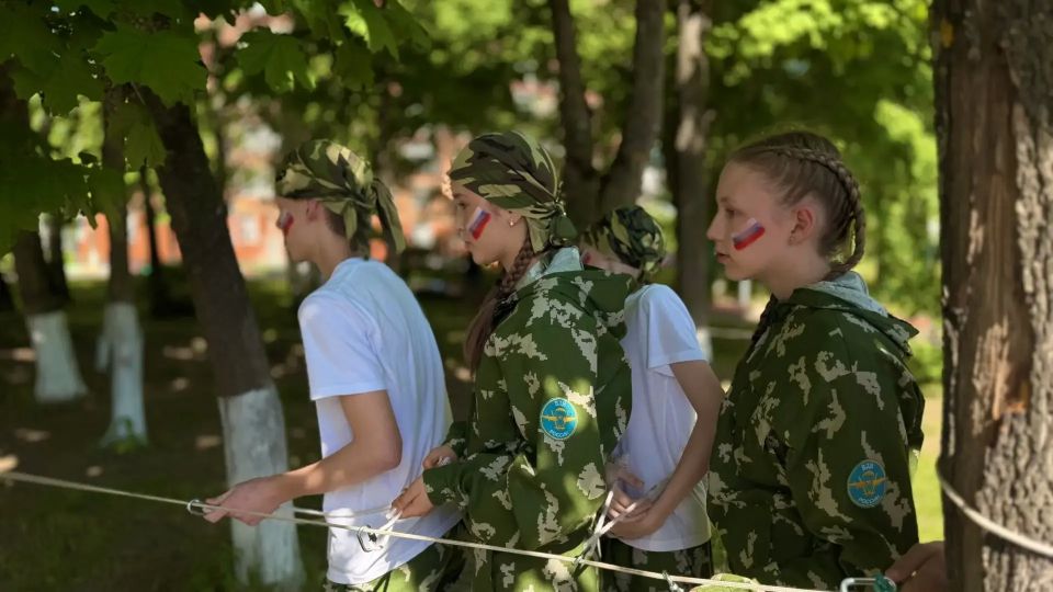 Росгвардейцы организовали военно-патриотическую игру «Зарница» в Подмосковье Росгвардейцы организовали военно-патриотическую игру «Зарница» в Подмосковье