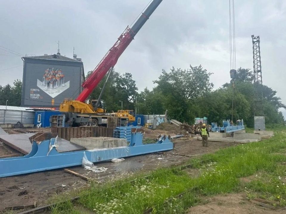 На надземном пешеходном переходе у ст. Подлипки-Дачные в Королёве пролёт собран уже на 50% На надземном пешеходном переходе у ст. Подлипки-Дачные в Королёве пролёт собран уже на 50%