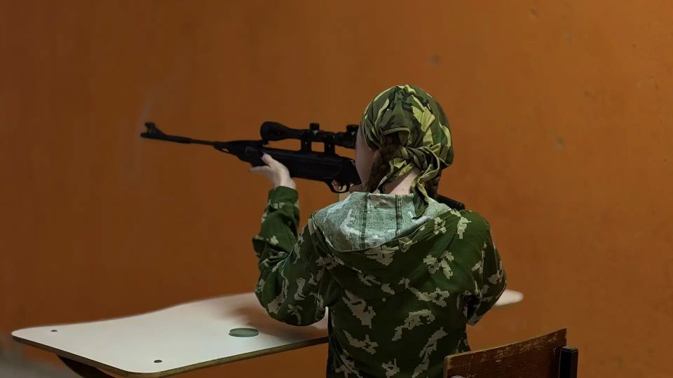 Росгвардейцы организовали военно-патриотическую игру «Зарница» в Подмосковье Росгвардейцы организовали военно-патриотическую игру «Зарница» в Подмосковье