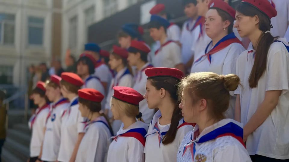 Росгвардейцы организовали военно-патриотическую игру «Зарница» в Подмосковье Росгвардейцы организовали военно-патриотическую игру «Зарница» в Подмосковье