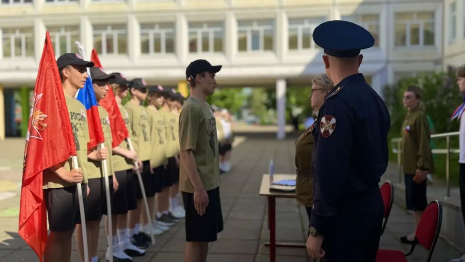 Росгвардейцы организовали военно-патриотическую игру «Зарница» в Подмосковье Росгвардейцы организовали военно-патриотическую игру «Зарница» в Подмосковье