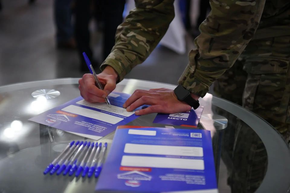 Член местного политического совета партии «Единая Россия»Николай Томашов: более 4700 наказов химчан уже легли в основу новой Народной программы Член местного политического совета партии «Единая Россия»Николай Томашов: более 4700 наказов химчан уже легли в основу новой Народной программы