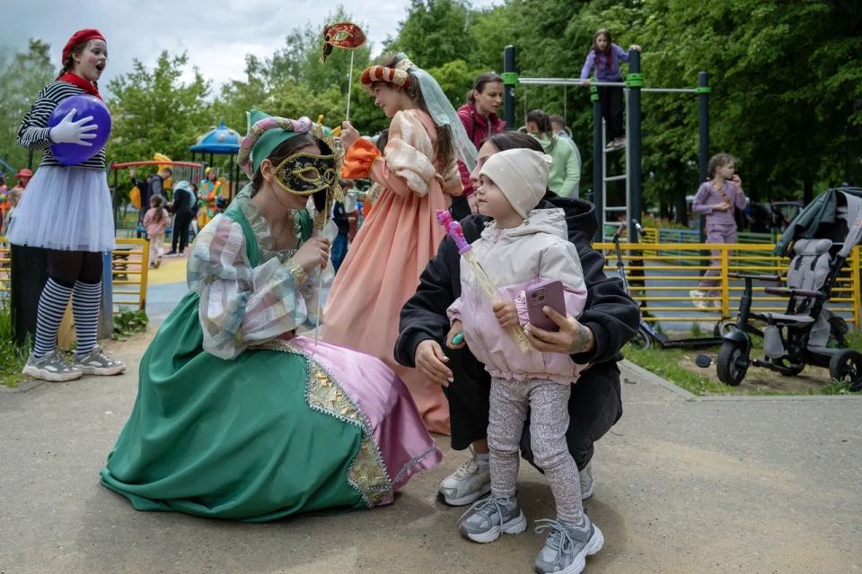 Яркий старт: весёлым праздником встретили День защиты детей в Долгопрудном Яркий старт: весёлым праздником встретили День защиты детей в Долгопрудном
