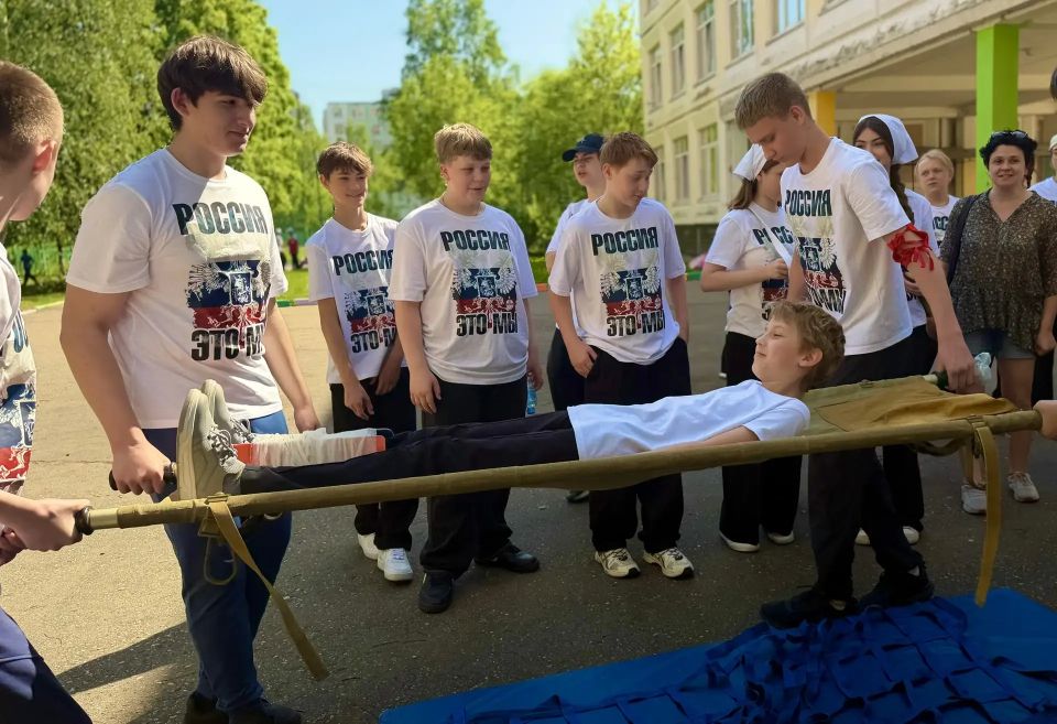 Росгвардейцы организовали военно-патриотическую игру «Зарница» в Подмосковье Росгвардейцы организовали военно-патриотическую игру «Зарница» в Подмосковье