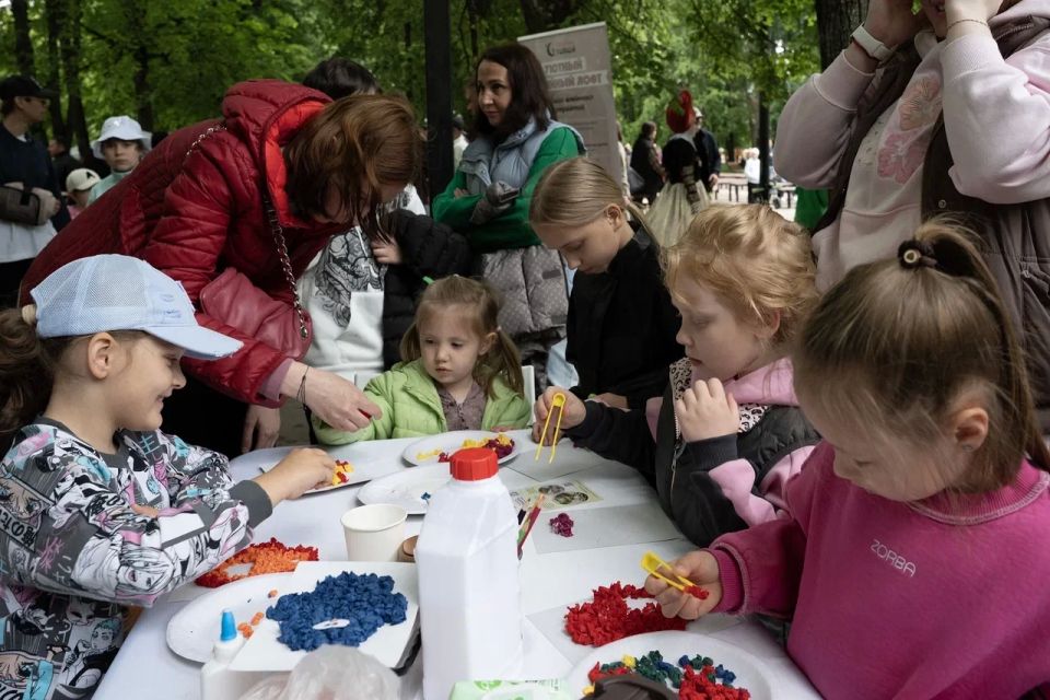 Яркий старт: весёлым праздником встретили День защиты детей в Долгопрудном Яркий старт: весёлым праздником встретили День защиты детей в Долгопрудном