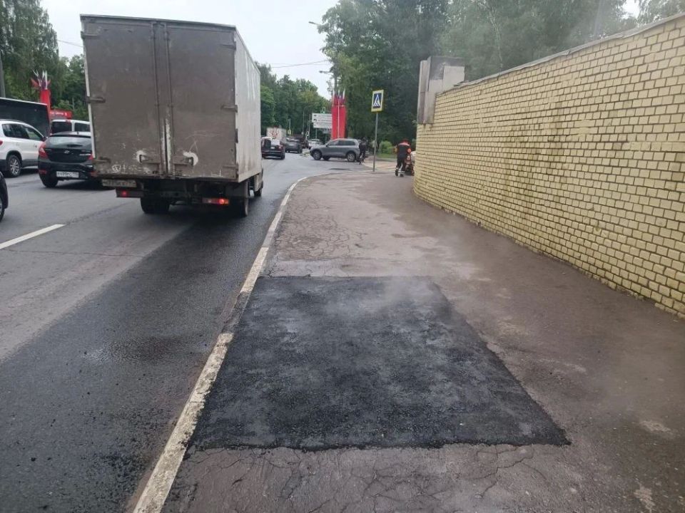 В городе продолжаются ремонтные работы по восстановлению дорожного полотна В городе продолжаются ремонтные работы по восстановлению дорожного полотна