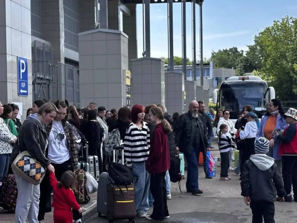 Сегодня, в День защиты детей, более 130 юных подольчан отправились в лагерь «Ромашка» Сегодня, в День защиты детей, более 130 юных подольчан отправились в лагерь «Ромашка»