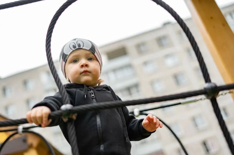 Для юных жителей. Веселые игры с аниматорами, танцы и даже пожарная машина, в которой дети могли почувствовать себя настоящими спасателями! А весь этот праздник сегодня был приурочен к открытию после модернизации двух... Для юных жителей. Веселые игры с аниматорами, танцы и даже пожарная машина, в которой дети могли почувствовать себя настоящими спасателями! А весь этот праздник сегодня был приурочен к открытию после модернизации двух...