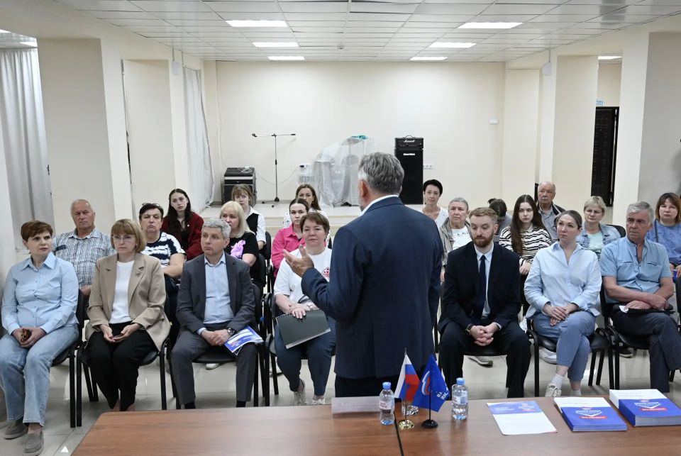 Депутат Мособлдумы Олег Жолобов провёл отчёт перед жителями Раменского округа в культурно-досуговом центре «Гжельский» Депутат Мособлдумы Олег Жолобов провёл отчёт перед жителями Раменского округа в культурно-досуговом центре «Гжельский»