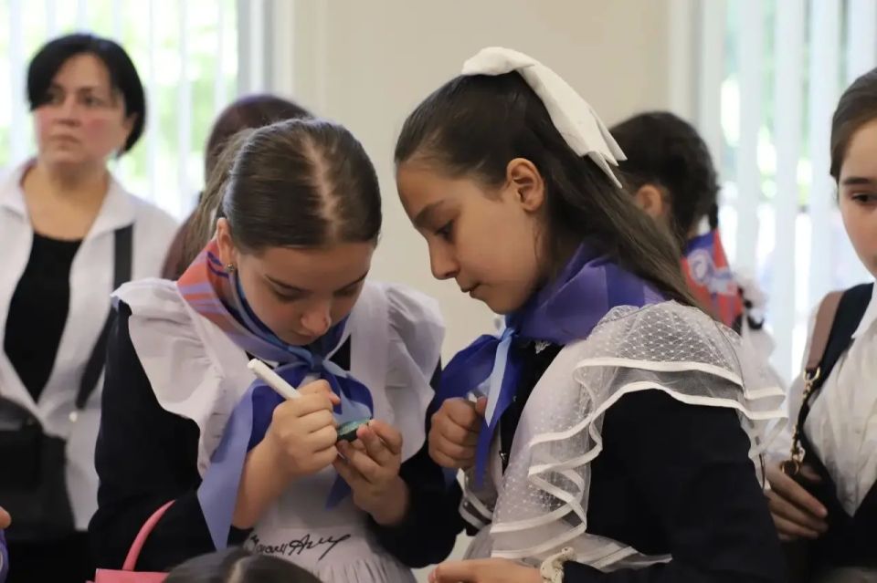 Северная Осетия-Алания: 400 «Орлят России» вступили в «Движение Первых» Северная Осетия-Алания: 400 «Орлят России» вступили в «Движение Первых»