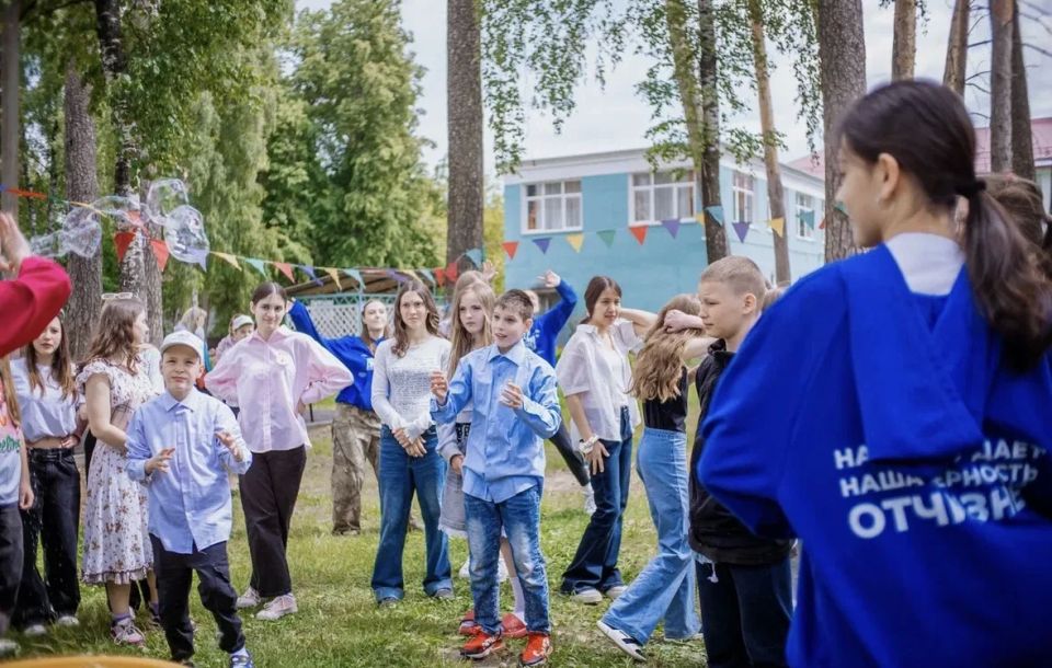 Подмосковные молодогвардейцы устроили праздник для детей Малаховского санатория в Серпухове Подмосковные молодогвардейцы устроили праздник для детей Малаховского санатория в Серпухове